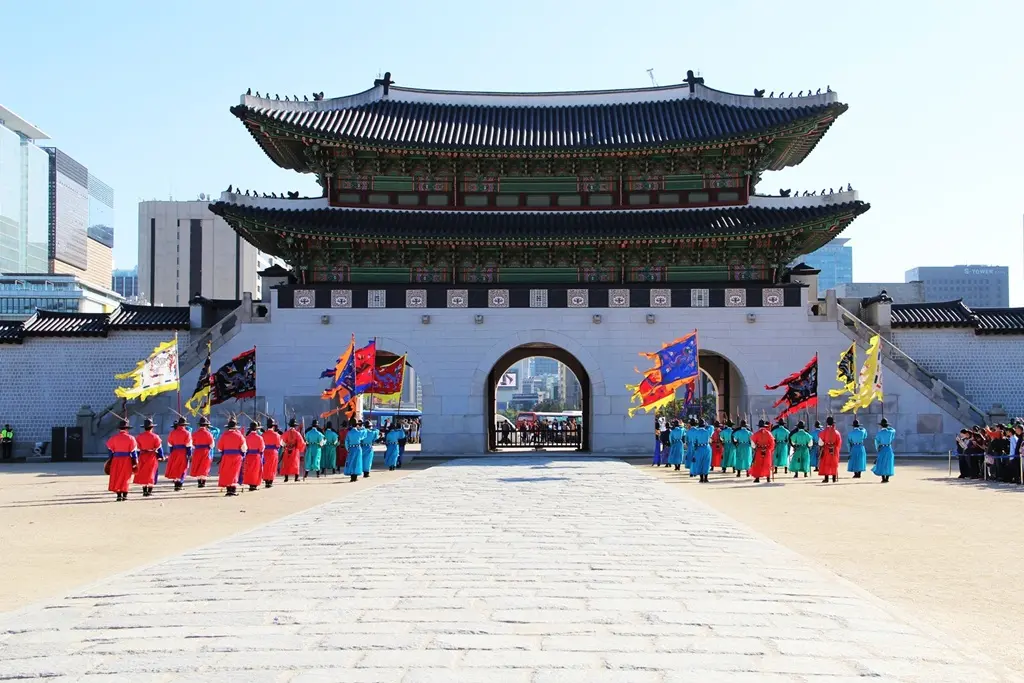 Visit Gyeongbokgung Palace