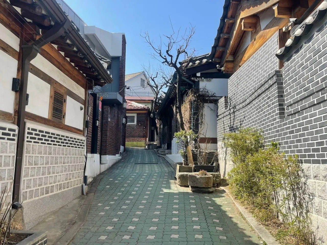 Explore Bukchon Hanok Village