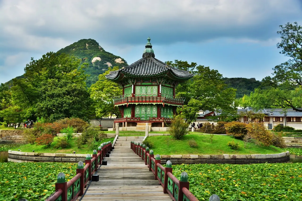Visit Gyeongbokgung Palace