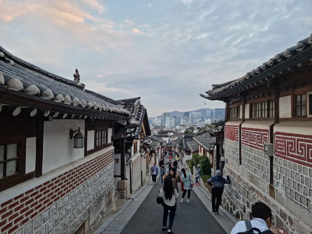 Explore Bukchon Hanok Village