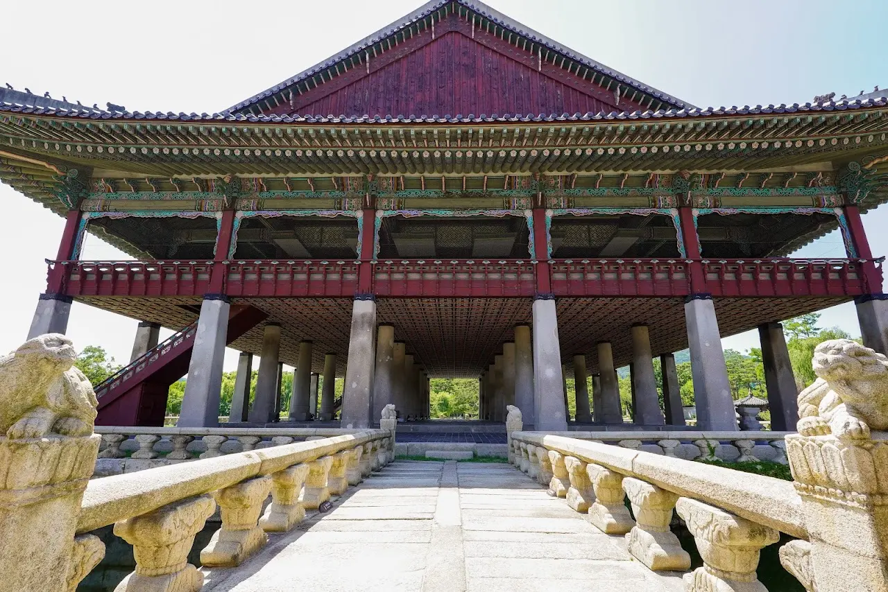 Visit Gyeongbokgung Palace