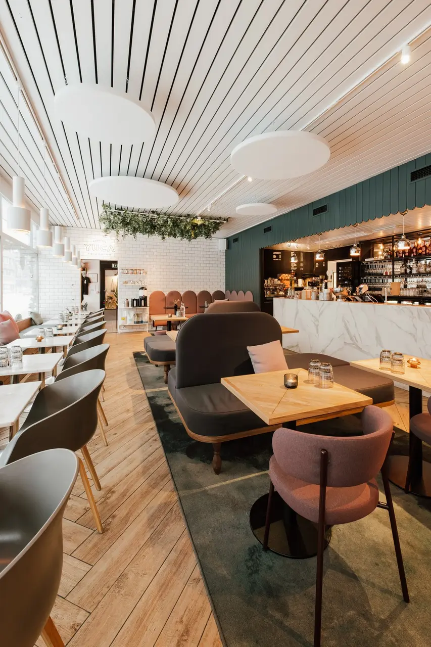 Café & Bar 21