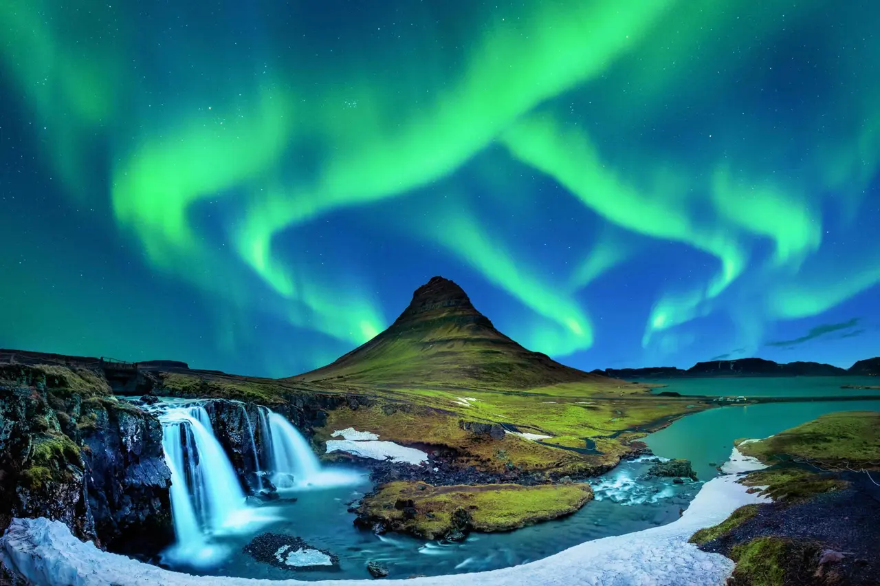 Chasing the Lights — Iceland Ring Road